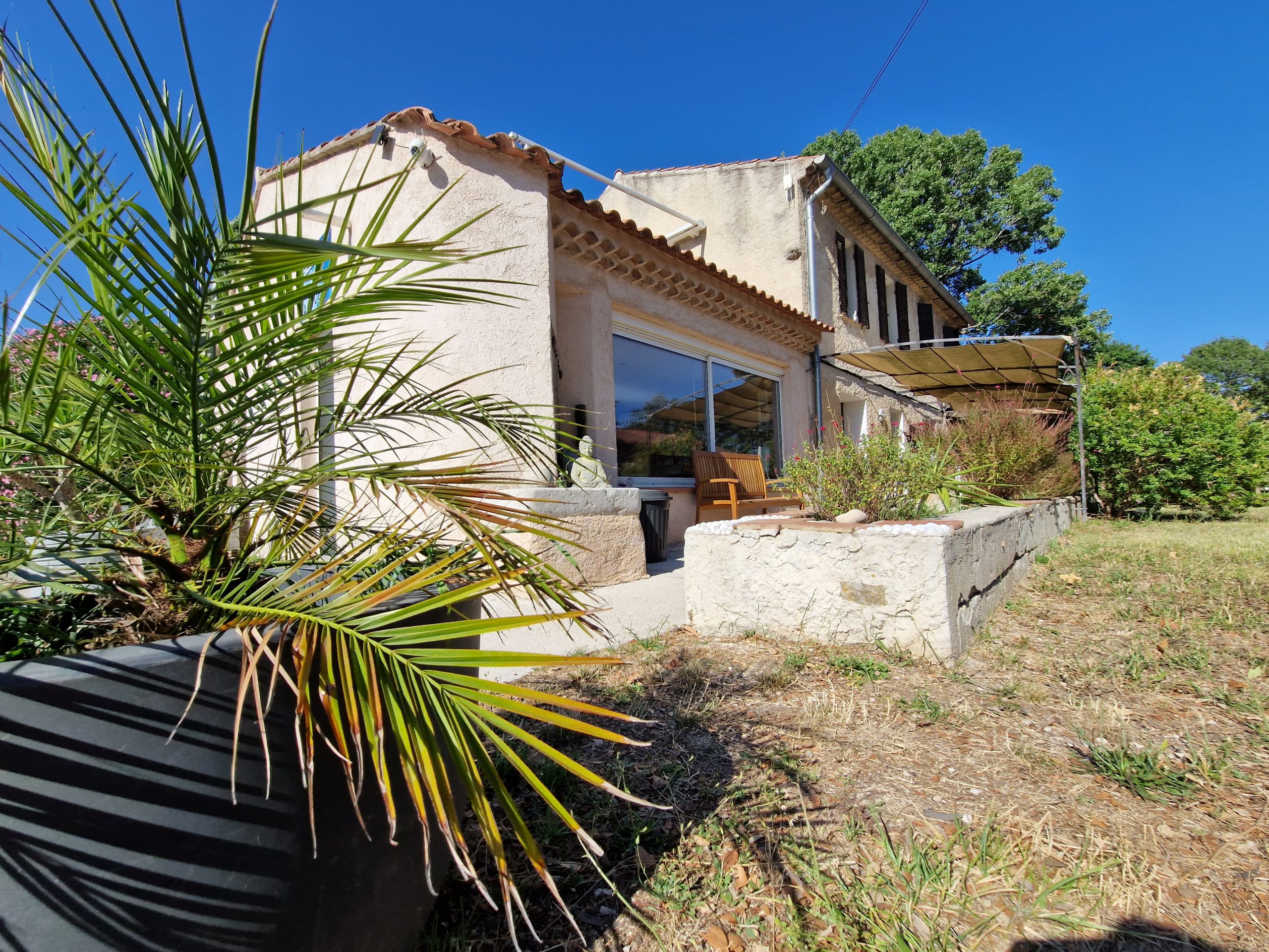 Studio cosi et confortable avec terrasse extérieure
